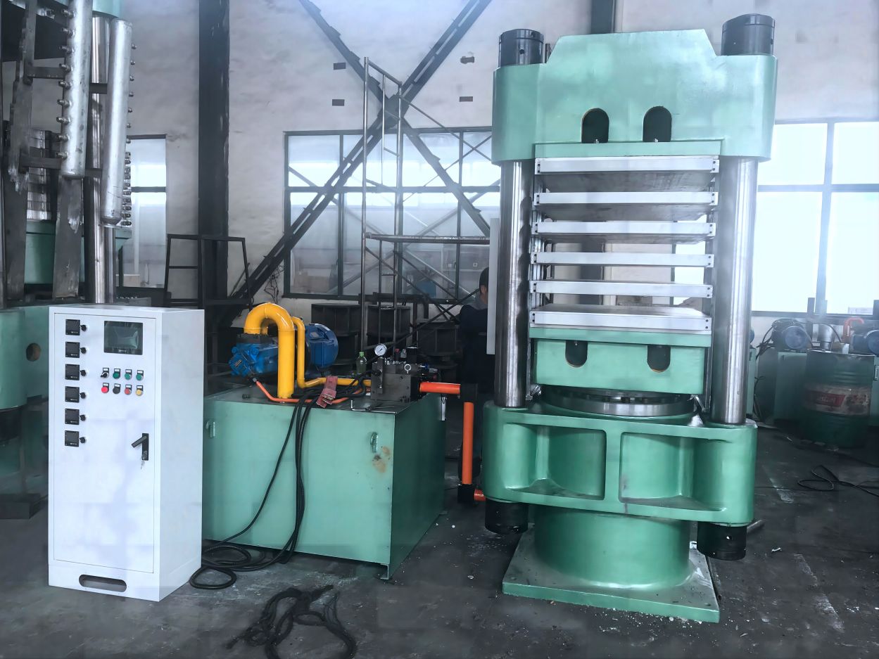 Multi-Plate Vulcanzing Machine